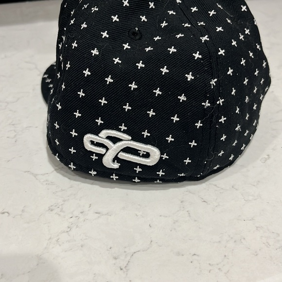 59FIFTY Black New Era 7.25 fitted flat bill hat - Picture 4 of 8